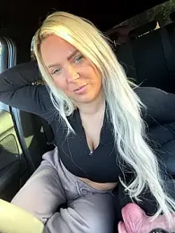 Bustyblondebabe32 webcam model stream image