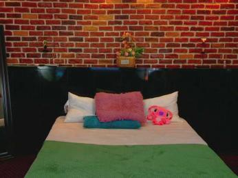 Megansin webcam bongacams model stream image