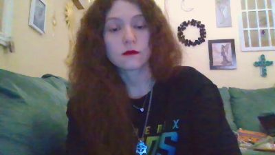 QueenCrimson webcam cam4 model stream image