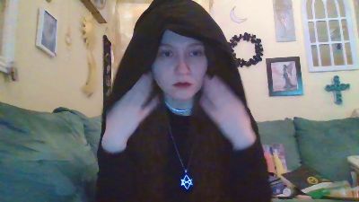 QueenCrimson webcam model stream image