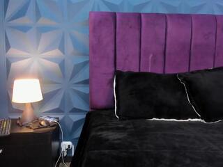 Nicole Jonss webcam model stream image