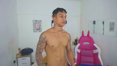 Leonard_Price webcam cam4 model stream image
