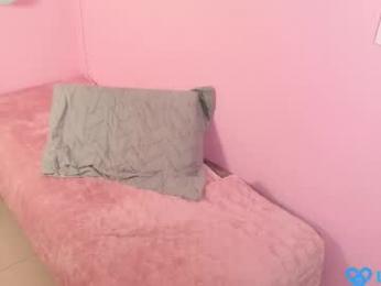 little_effy18_ webcam model stream image