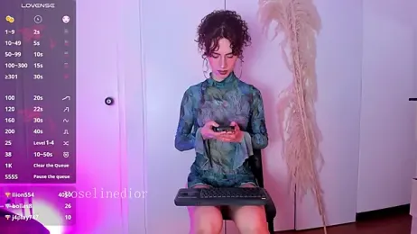 roselinedior webcam stripchat model stream image