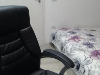 blue_eyes96 webcam model stream image