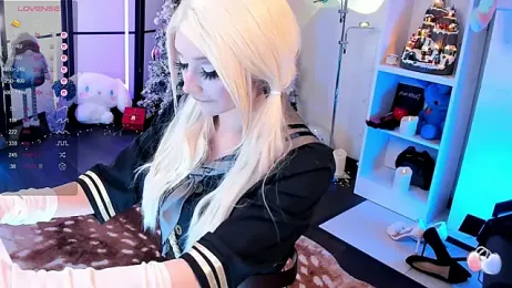 MilkyCute webcam model stream image