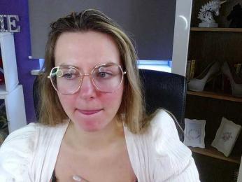 Soft-Zoey webcam model stream image