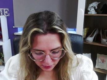 Soft-Zoey webcam model stream image