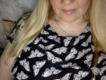 BlondyVio webcam model stream image