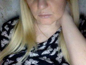 BlondyVio webcam model stream image