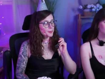 oliviamcclean webcam model stream image