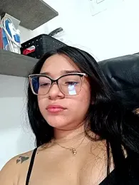 -VICKKY webcam model stream image