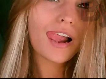 QueenAfina webcam model stream image