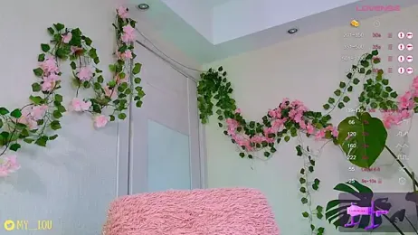 MyLou_ webcam model stream image