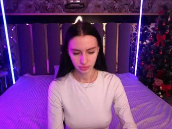 SnowWhiteee webcam model stream image