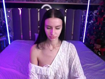 SnowWhiteee webcam model stream image