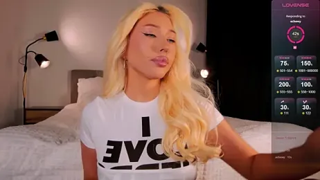 WOW-PeaCH-Girl webcam stripchat model stream image