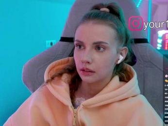 VikkiExtraCheese webcam model stream image