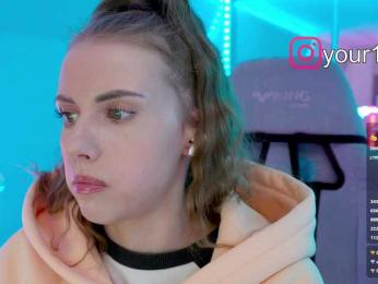 VikkiExtraCheese webcam model stream image