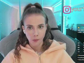 VikkiExtraCheese webcam model stream image