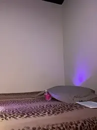 xMirana_ webcam model stream image