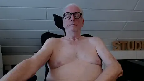 Greyhound70 webcam model stream image