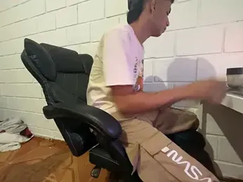 Max_TheHorseDick webcam model stream image