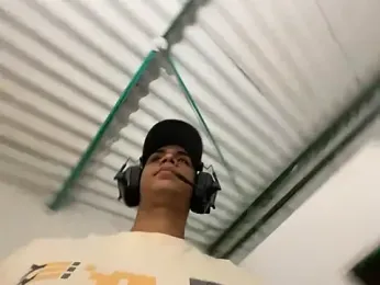 Max_TheHorseDick webcam model stream image