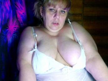 Julian-A webcam bongacams model stream image