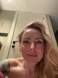 EmaSalis webcam model stream image