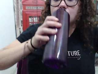 curly-greeneyed webcam camsoda model stream image