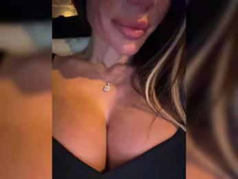 OrgazMia webcam model stream image