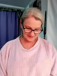 irinamaux webcam stripchat model stream image