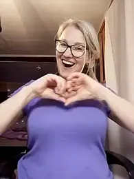 irinamaux webcam model stream image