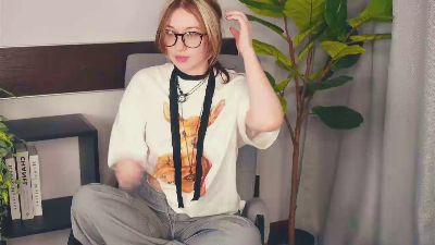 LucyMenasco webcam model stream image