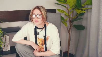 LucyMenasco webcam model stream image