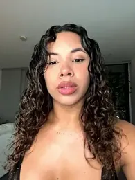 Brunettexio webcam model stream image