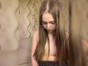 MelMooon webcam model stream image