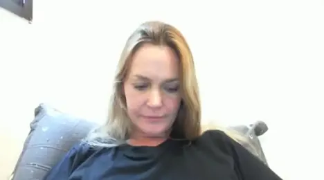 Annylove1 webcam stripchat model stream image