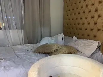 LUUVRRI_21 webcam stripchat model stream image