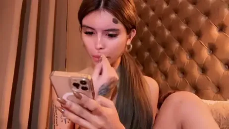 LUUVRRI_21 webcam model stream image