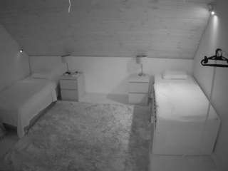 voyeurcam-julmodels-whitebed-2 webcam camsoda model stream image