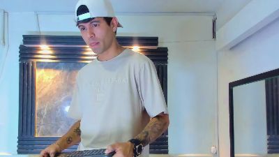 Aron_Uzumaki webcam model stream image