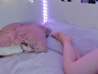 yunapeace webcam model stream image