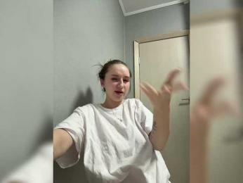 KiraSweet webcam model stream image