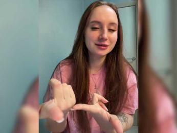 KiraSweet webcam model stream image