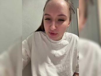 KiraSweet webcam model stream image