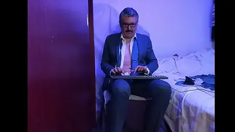 BushBator webcam model stream image