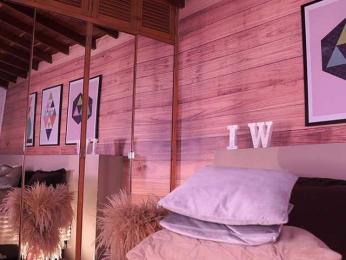 IzzyWild webcam model stream image