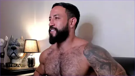 BradLeon_ webcam model stream image